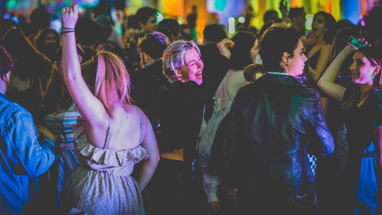 people dancing minus